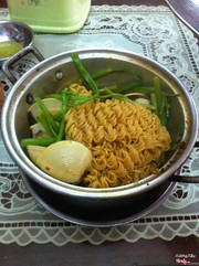 Ngêu hấp thái 25k + mì gói 5k