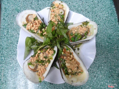 Sò dẹo (nướng mỡ hành/ phô mai): 20k/ phần