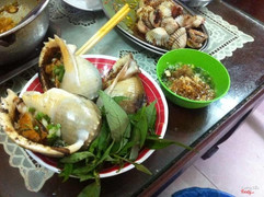 ốc tỏi nướng mỡ hành 15k/con