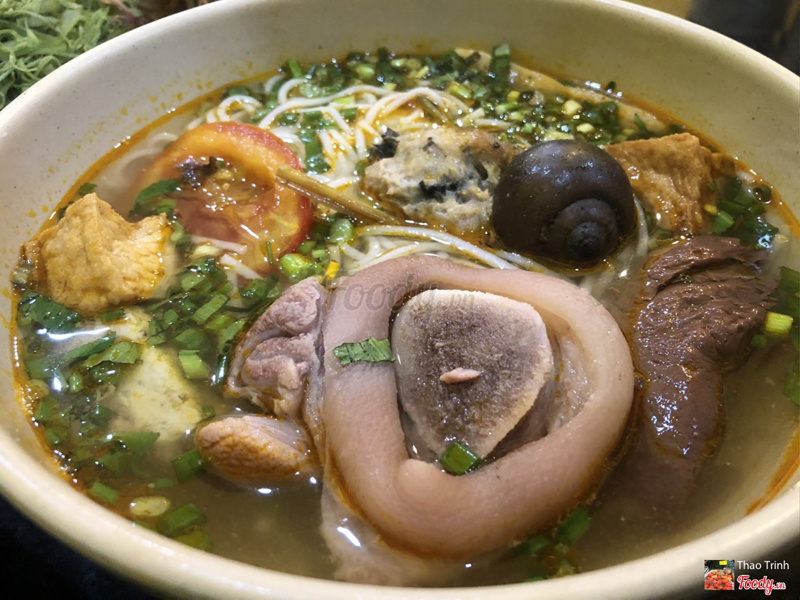 Bún riêu ốc giò