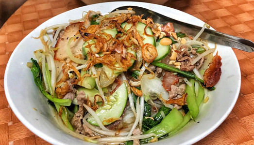 Mỳ trộn bò - ngô sĩ liên