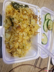 Cơm rang đặt trên now. Đành rằng ko có ớt or tương ớt. Đến xì dầu cũng ko có. Cơm nhạt quá ko nuốt nổi. Thất vọng toàn tập 
Bạn nào có ý định đặt thì dẹp luôn suy nghĩ đó đi