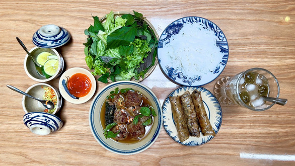 BÚN CHẢ TÂY HỒ - Bún Chả Hà Nội - GS 1