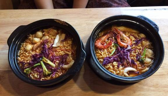 Anh Vũ Seoul - Mì Cay 7 Cấp Độ & Lẩu Kim Chi