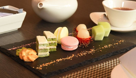 Le Café Restaurant & Bar