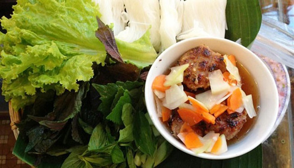 Cô Hường Hà Nội - Bún Chả & Bún Đậu