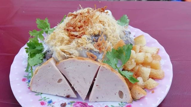 Cô Ái - Bánh Cuốn Nóng & Cơm Trưa