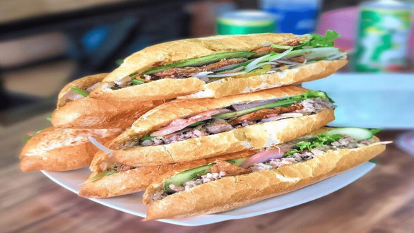 Bánh Mì Pate - Cô Dung