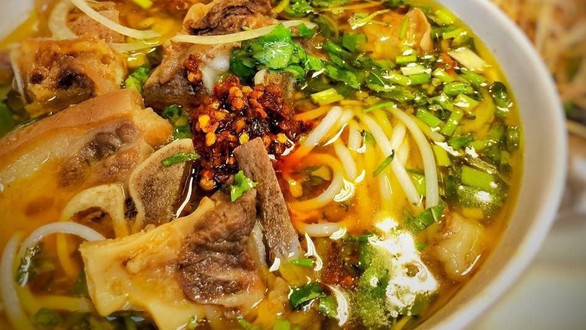 Bún Bò Chợ Cầu - Bún Bò Nạm Chả - Nguyễn Văn Quá