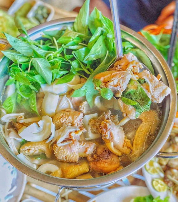 Xôi Chiên Kho Quẹt & Lẩu Gà Lá É - Tiệm Ăn 186