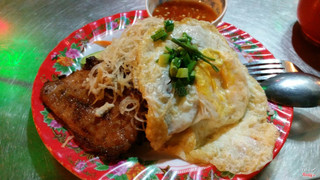 Cơm sườn bì trứng