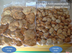 Chả cá được đóng gói, hút chân không.