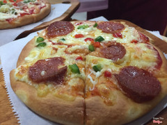 Pizza xúc xích nhỏ