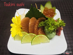 Sashimi cá hồi và trứng cá hồi 