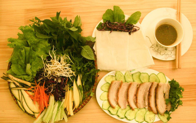 Hiền Nguyễn - Bánh Tráng Cuốn Thịt Heo - 8 Lô 7 Đền Lừ 2 