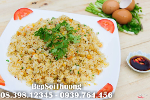 Cơm chiên hải sản. Chiên tỏi . Tỏi trùm trứng. Giá 60k-- 80k