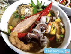 Món ăn không thể bỏ lỡ khi đến CẦN THƠ 🤤 ĐẶC SẢN MIỀN TÂY  Bún mắm trái ớt to đùng ngập tràn đồ ăn như mực , tôm , chả nhồi ớt , chả chiên , hột vịt lộn , cá lóc , heo quay da cốm cùng 10 loại rau ăn kèm đúng điệu miền sông nước 😋  ⛔️ Địa điểm của quán gần các khu du lịch nổi tiếng như KDL Mỹ Khánh , chợ nổi Cái Răng , thiền viện trúc lâm ,.... ( rất tiện đường cho khách du lịch ) Quán phục vụ : 6h-21h hằng ngày ( kể cả lễ tết ) Địa chỉ : 1B/1 dưới chân cầu Cái Răng , đường 3/2 , phường An Bình , quận Ninh Kiều , TPCT  https://www.facebook.com/CoTamCanTho/