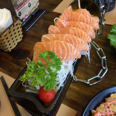 Sashimi cá hồi