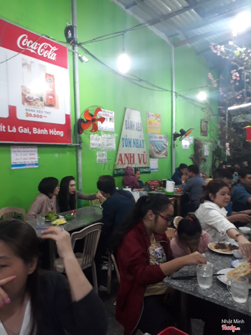 Không gian như cái chợ 😰