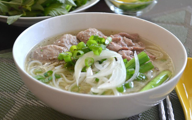 Tứ Chiên - Phở Bò, Lẩu Bò & Bò Nướng