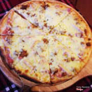 Pizza texas👏🏻👏🏻👏🏻 phải công nhận là chất lượng quá hoàn hảo. Đồ ăn ngon, nhân viên nhiệt tình, lịch sự. Không gian thoáng, sang trọng