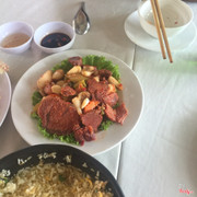 Bò kim chi cải chua. Món này mình được tặng. Ăn cũng ngon lắm