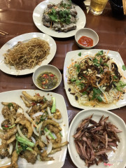 Chân gà chiên mắm _ Sườn rang Muối_ Lợn Sấy khô_ Nộm Bò Khô_ Mực chiên mắm .