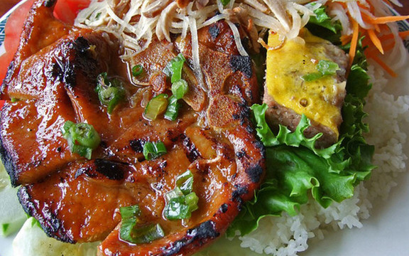 Quán Cơm Bình Dân - Phạm Văn Đồng