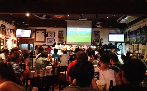 Spotted Cow Saigon - Sports Pub