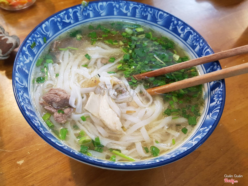 Phở gà viên