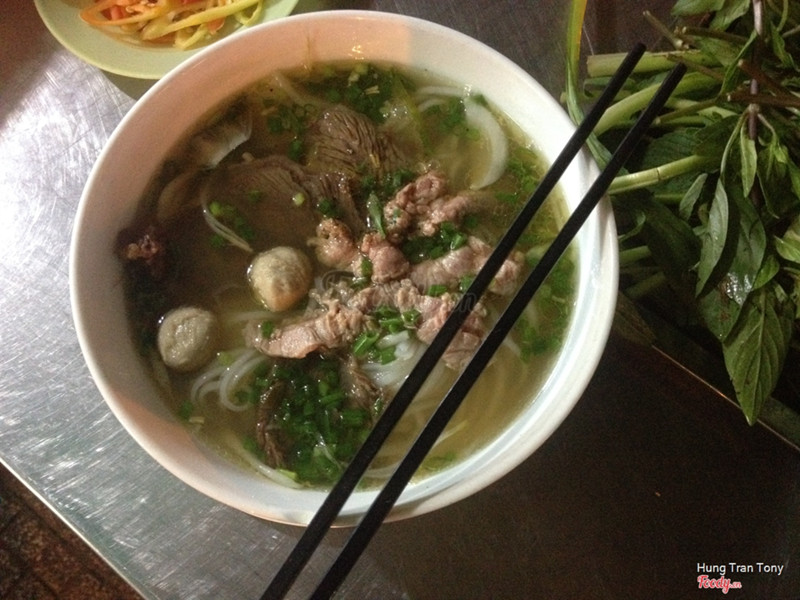 Phở tái vò viên