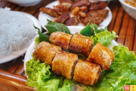 Nem ráng 10.000₫/1 cây