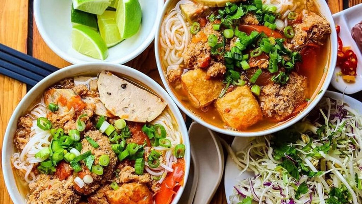 Bún Riêu Hủ Tíu Nhật Vy - Võ Trường Toản