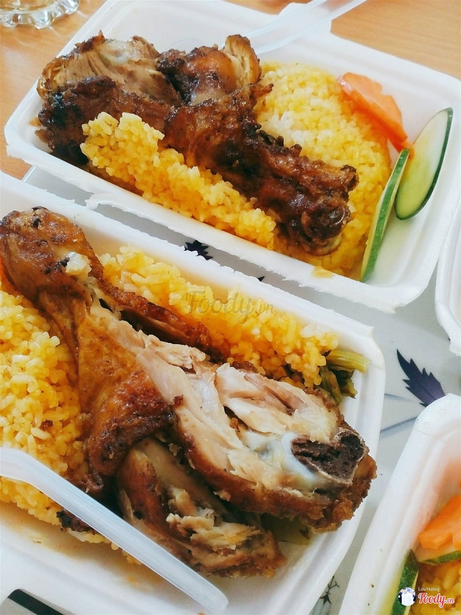 Cơm Gà Xối Mỡ & Bò Né