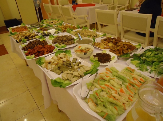 Buffet chay nhà hàng Hoa Đăng Loving Hut ưu đãi