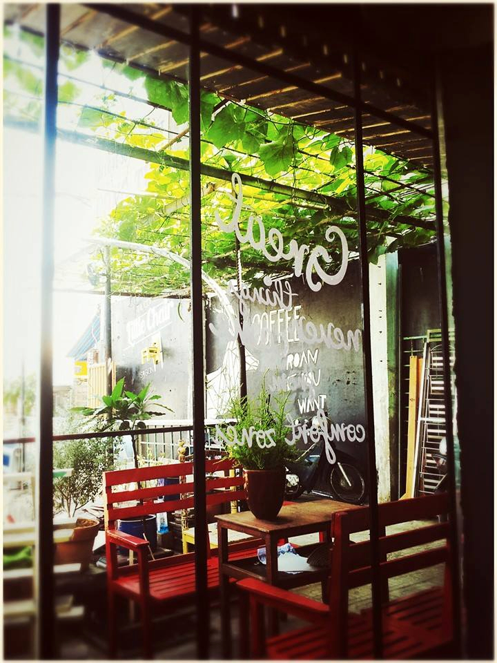 quan cafe dep o sai gon - little chair cua so