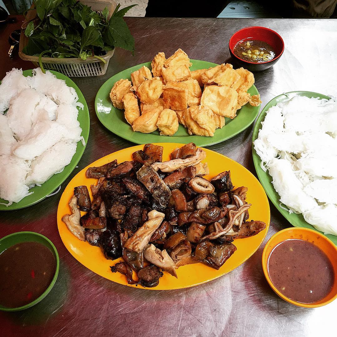 bún đậu lòng nướng hoàng cầu