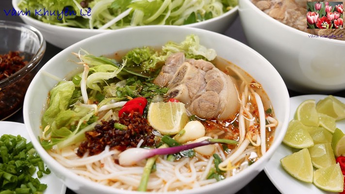 Bún Bò Dì Hường - 6 Nguyễn Thiện Thuật