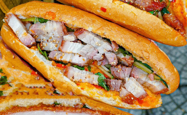 ÔNG PHÚ LỘC - Bánh Mì Heo Nướng Lu Giòn Da - Hà Huy Tập