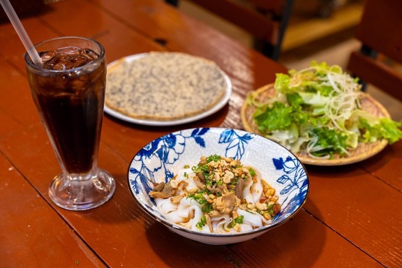 Cơm Gà Bà Bi - Lê Quảng Chí