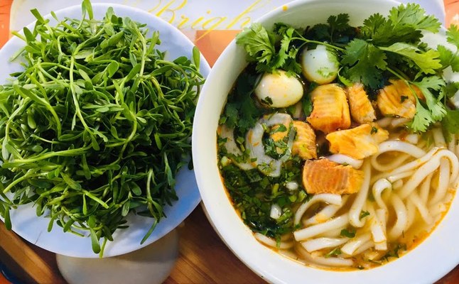 Mê Quán - Bánh Canh Cá Lóc Rau Đắng & Bún Măng Vịt