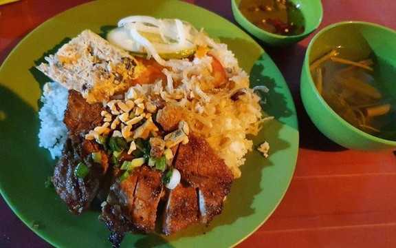 Cơm Tấm Bé Thanh - Bánh Canh - Gần Chân Cầu Hùng Vương