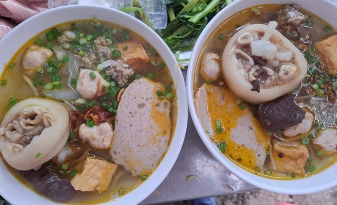 Quán Dâu Tây - Bún Riêu, Bún Mọc & Bánh Canh - Đồng Khởi