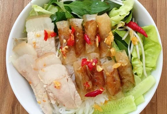 Đặc Sản Bình Định - Gỏi Cuốn & Bánh Gai