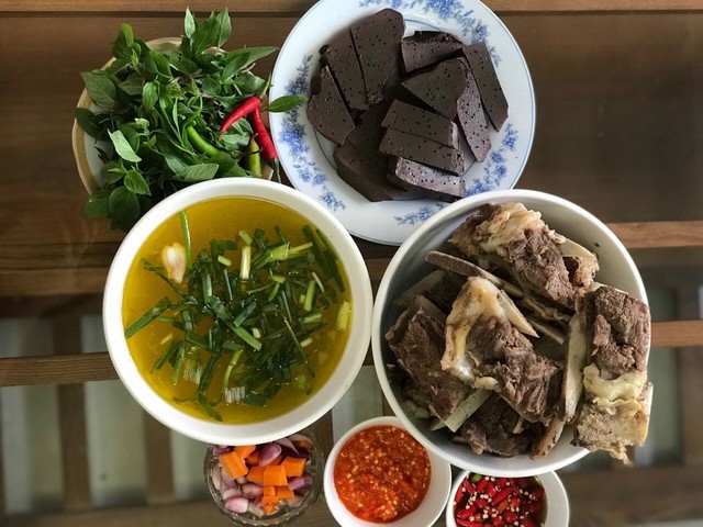 Lẩu Bò Xí Quách & Xương Bò Nóng - Huyền Hà