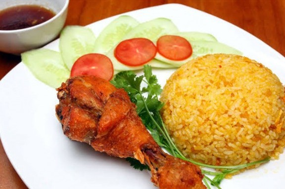 Cơm Gà Xối Mỡ & Hủ Tiếu Xào - 166 Đông Bắc