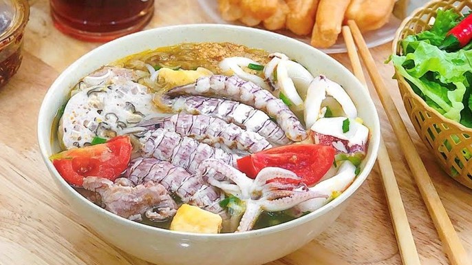 Bếp Hoàng - Bánh Đa Cua, Bún Riêu Bề Bề & Gà Ác Tần Thuốc Bắc