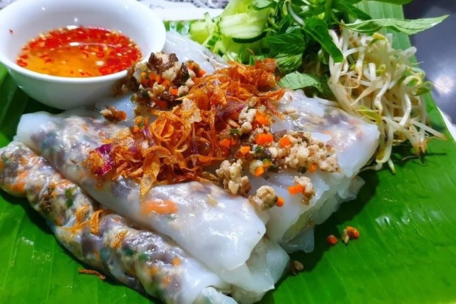 Cô Thúy - Bánh Cuốn Tráng Tay & Chả Nóng - Điện Biên Phủ