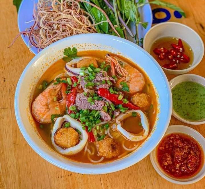 Bún Thái, Bún Riêu & Nước Mía Sầu Riêng Đô