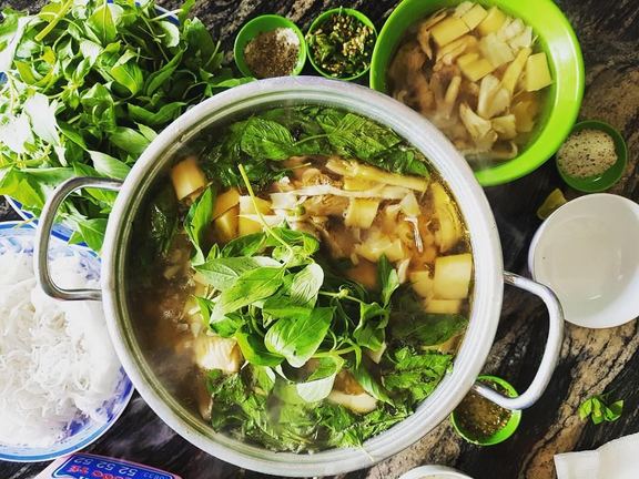 Lẩu Gà Lá É - Gà Vàng Quận 6